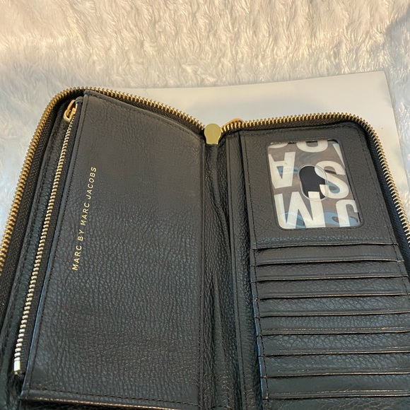 Marc By Marc Jacobs Classic Long Wallet - Picture 3 of 7